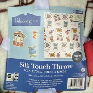 New! Gilmore Girls Silk Touch Throw Blanket